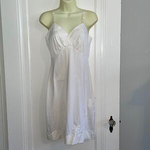 Vtg‎ Shadowline white full slip with floral lace details